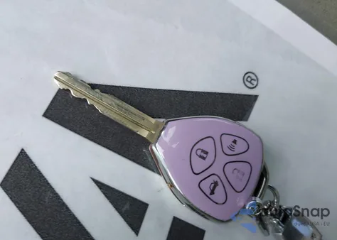 2013 Toyota Corolla L z USA, uszkodzony, nr VIN 5YFBU4EE8DP182437